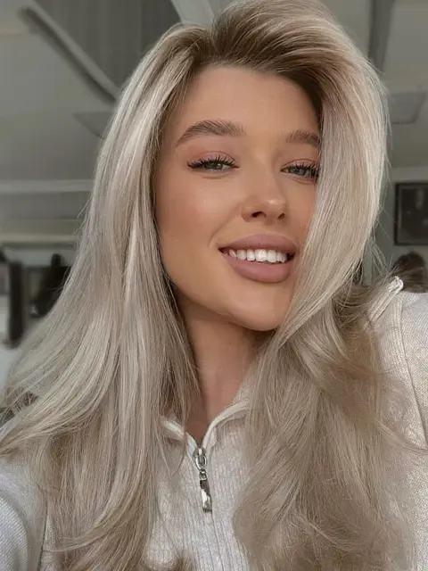 Alana escort in Paris