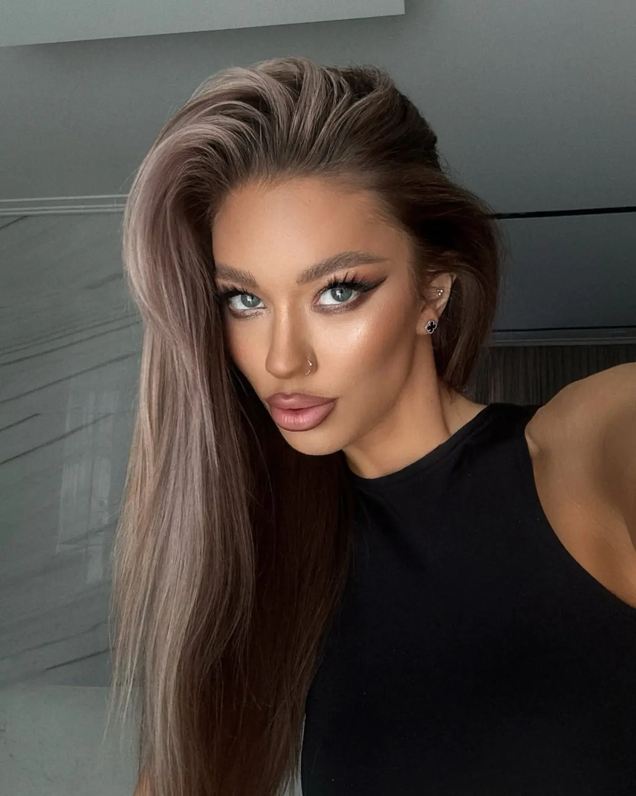 Amina escort in Paris