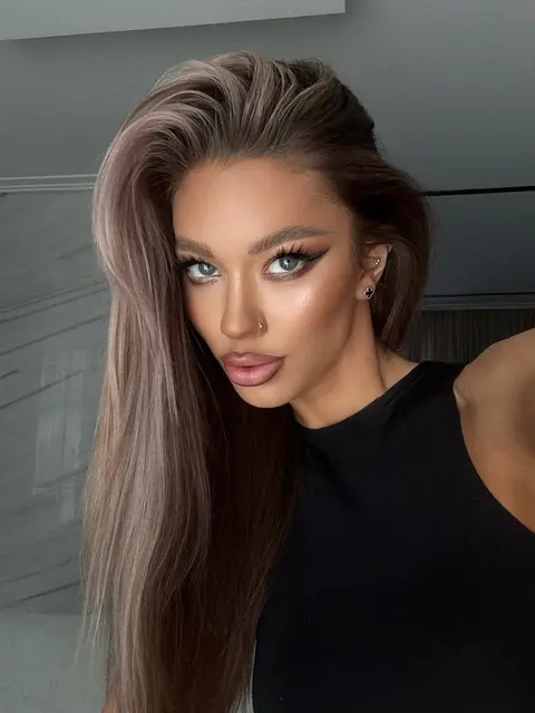 Amina escort in Paris