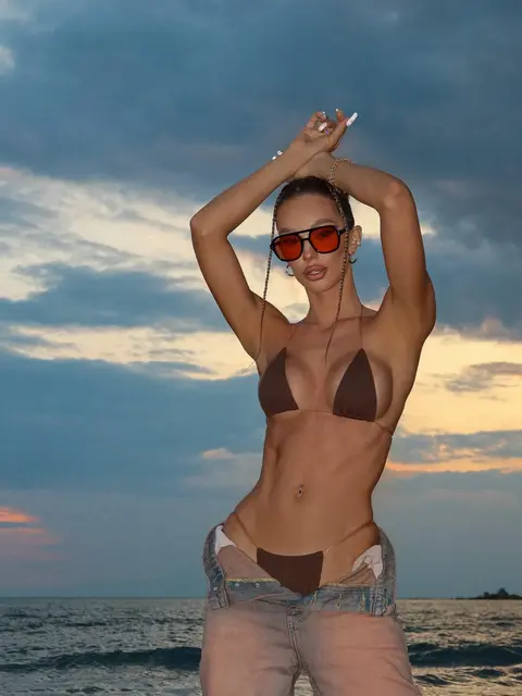 Amina escort in Paris