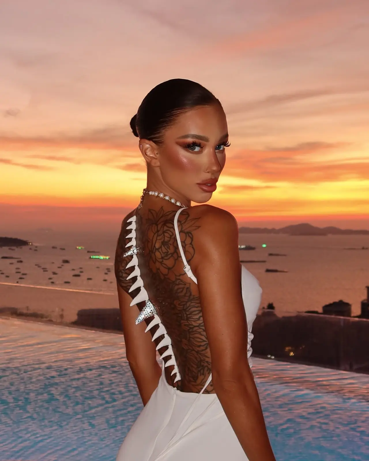 Amina escort in Paris