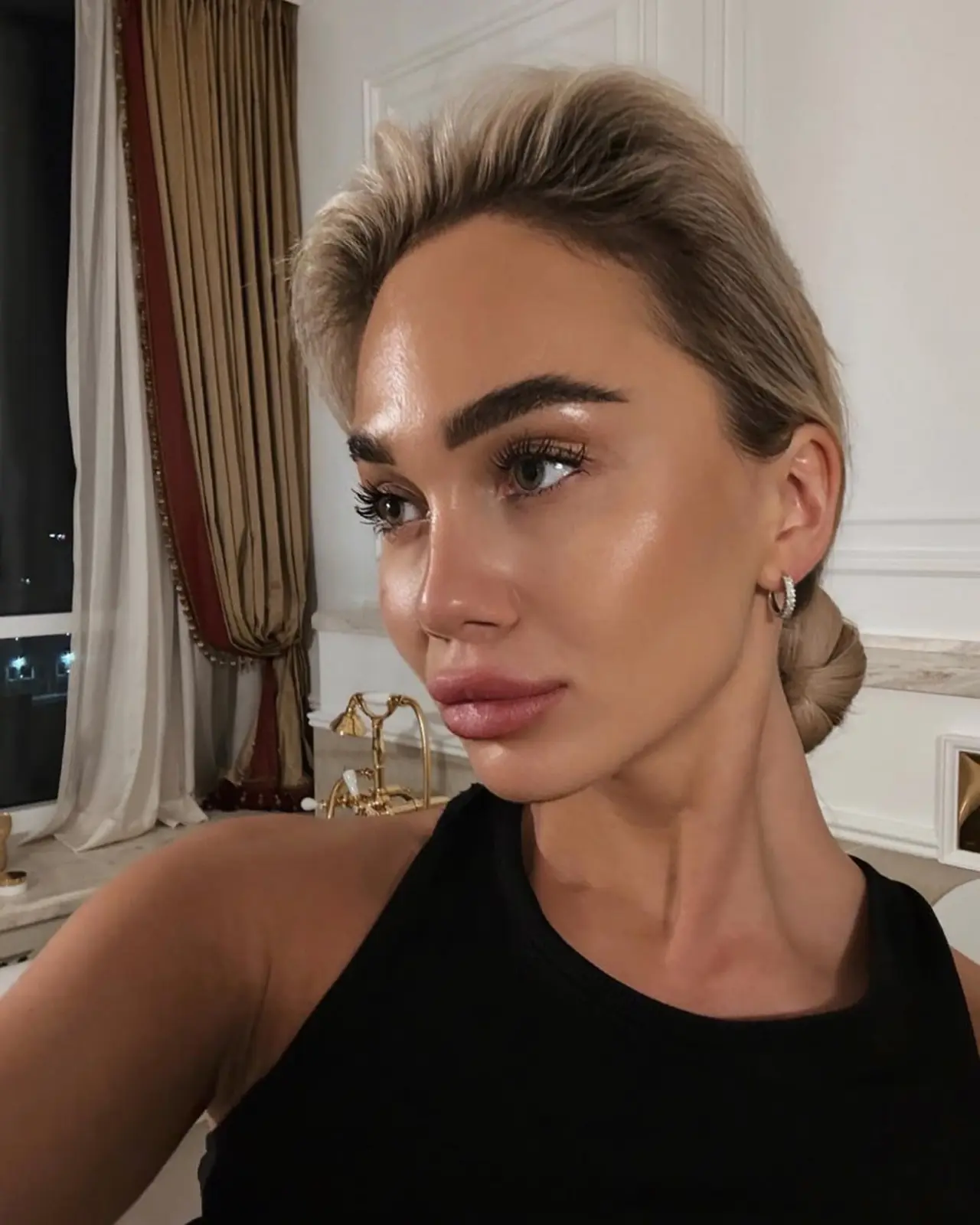Aniria escort in Paris