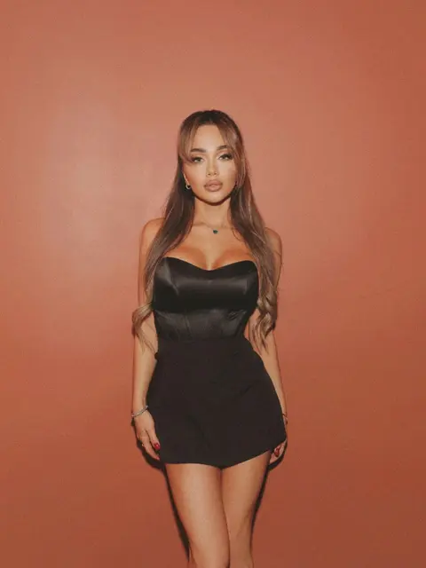 Aniria escort in Paris