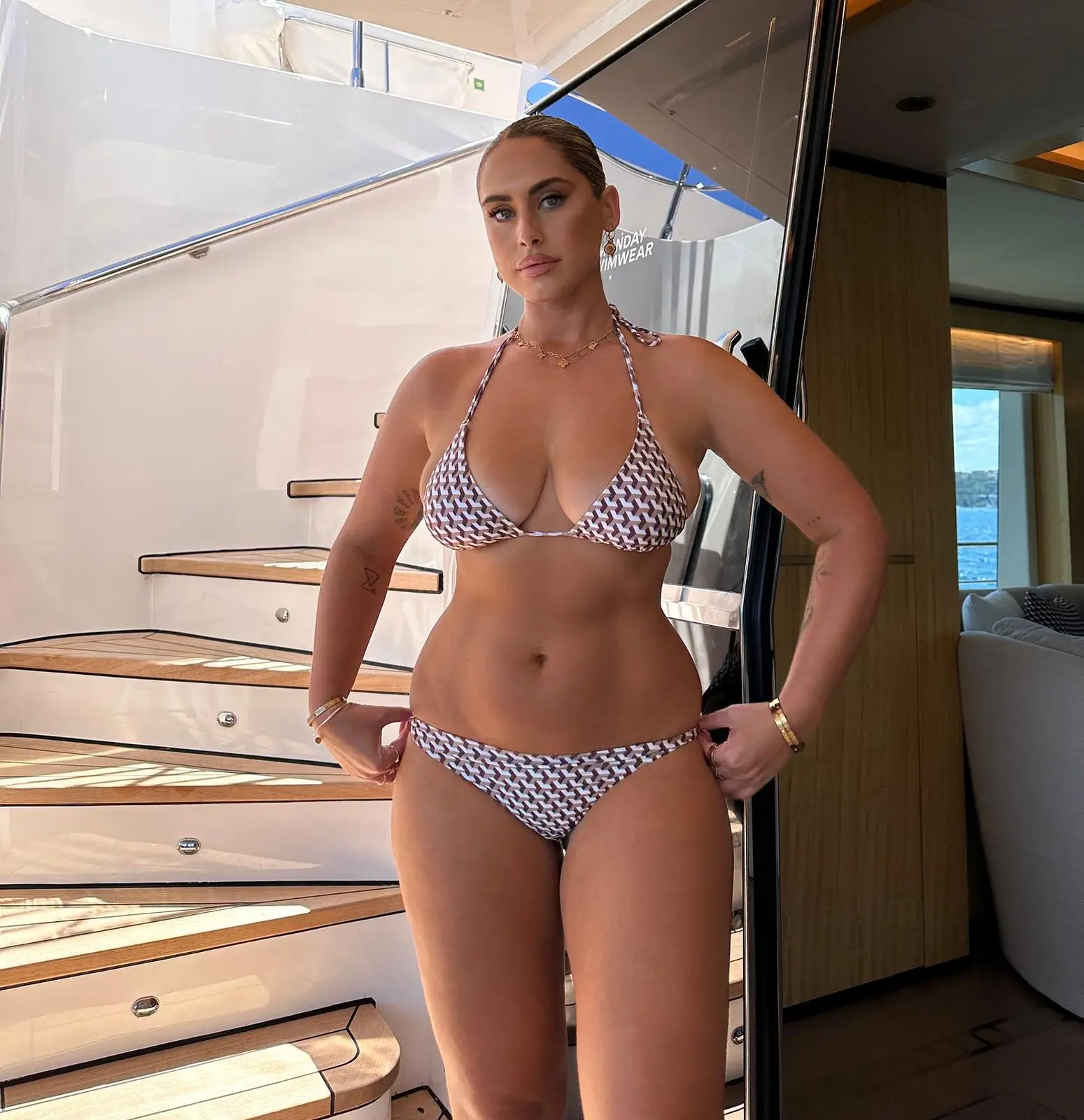 Ariel escort in Dubai