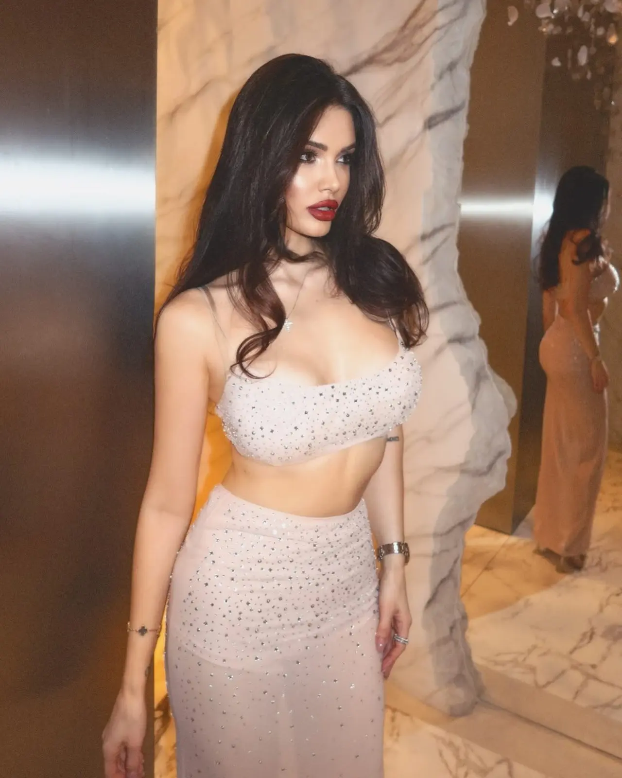 Elian escort in Paris