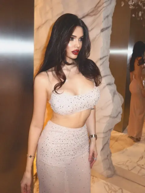 Elian escort in Paris