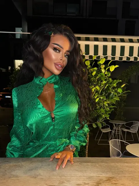 Elinor escort in London