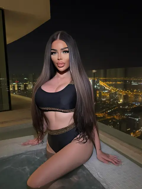 Elinor escort in London