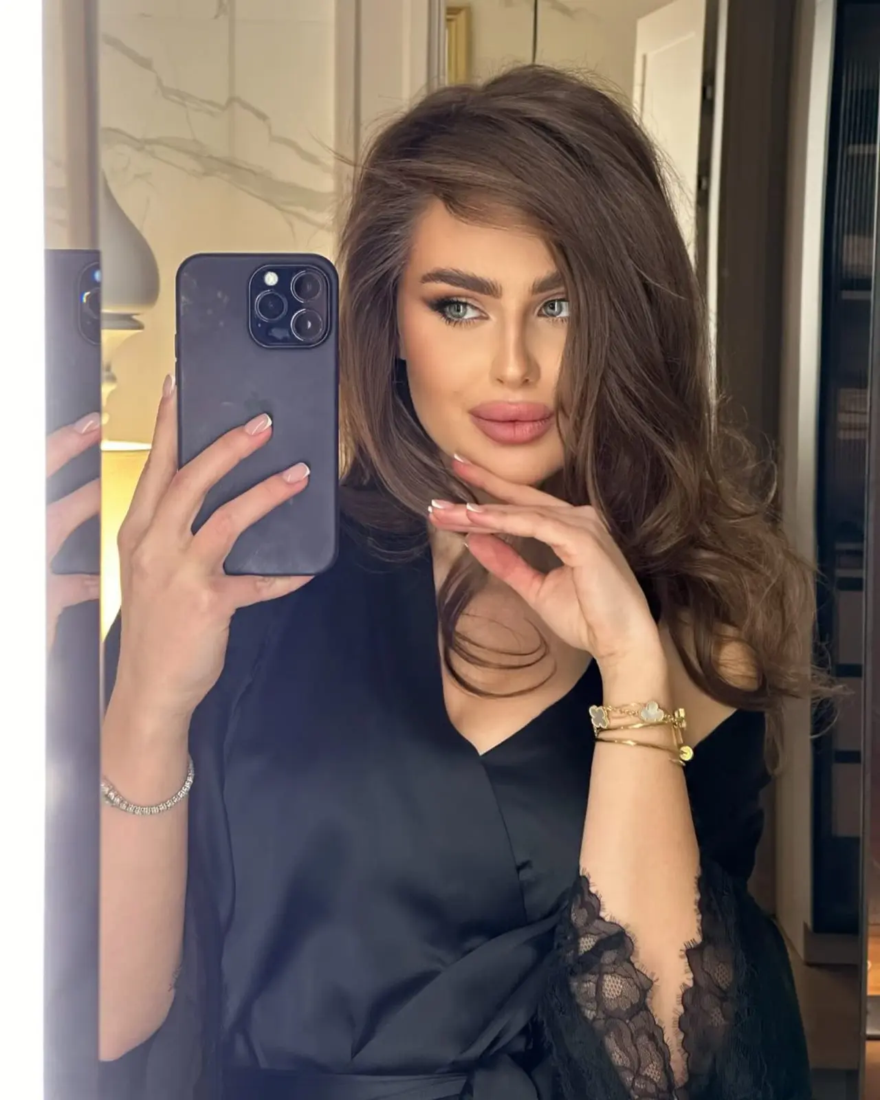 Ella escort in Paris