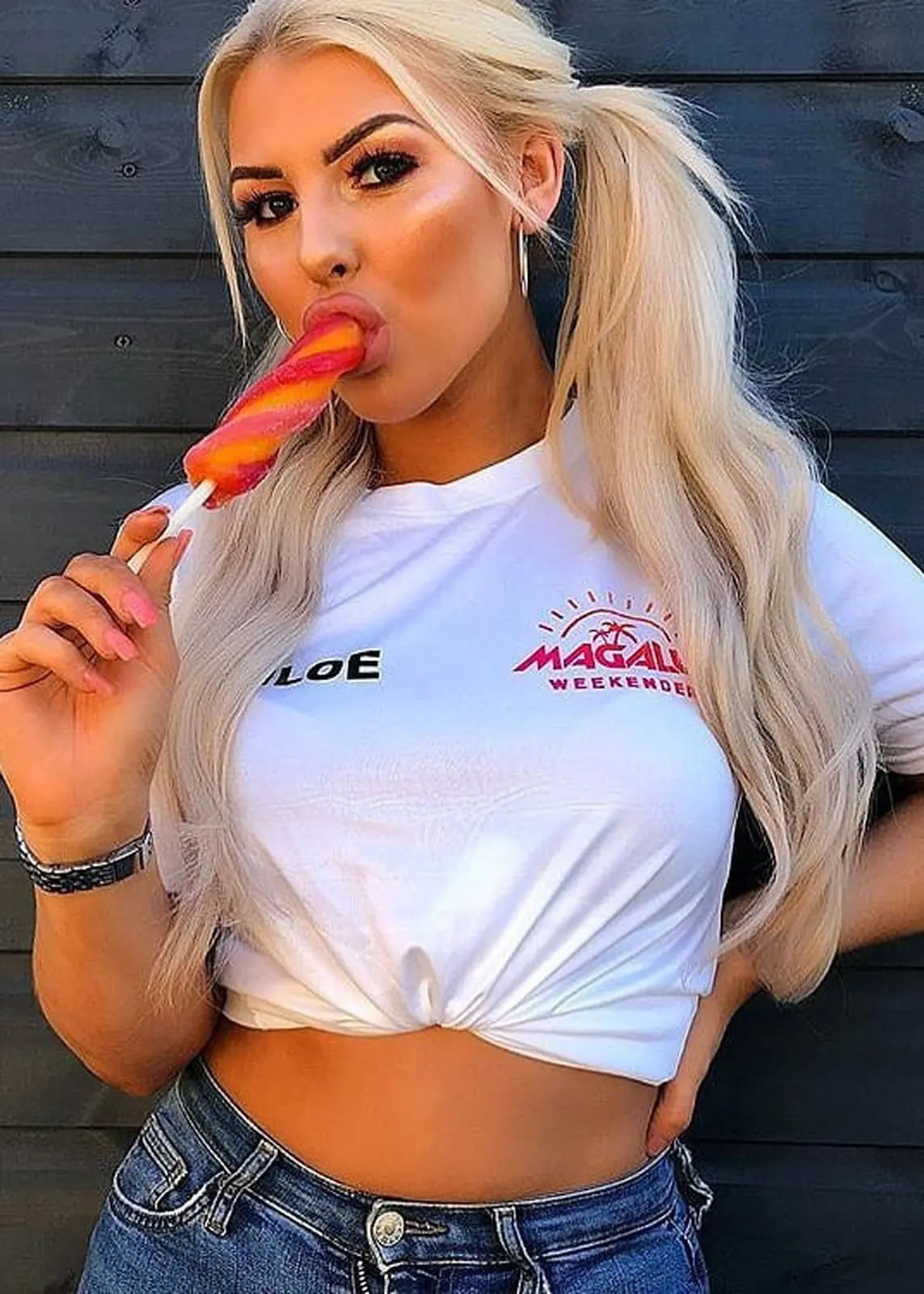 Elle escort in Dubai