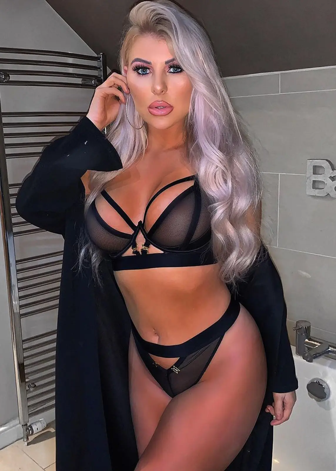 Elle escort in Dubai