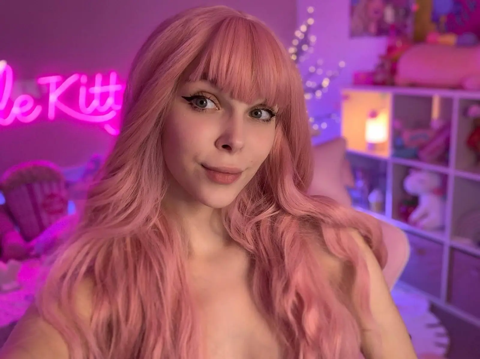 Frances escort in Dubai