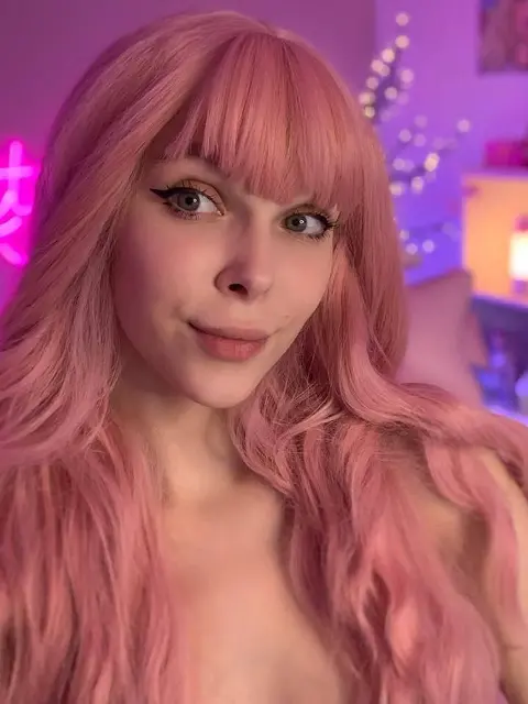 Frances escort in Dubai