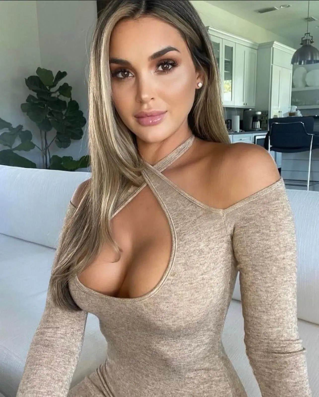 Ginevra escort in Dubai