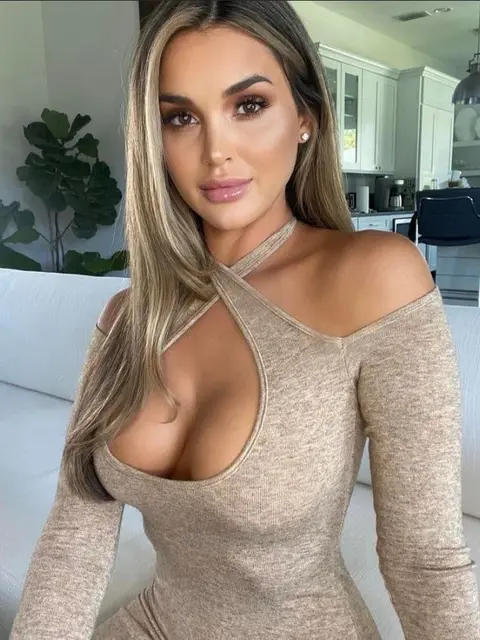 Ginevra escort in Dubai