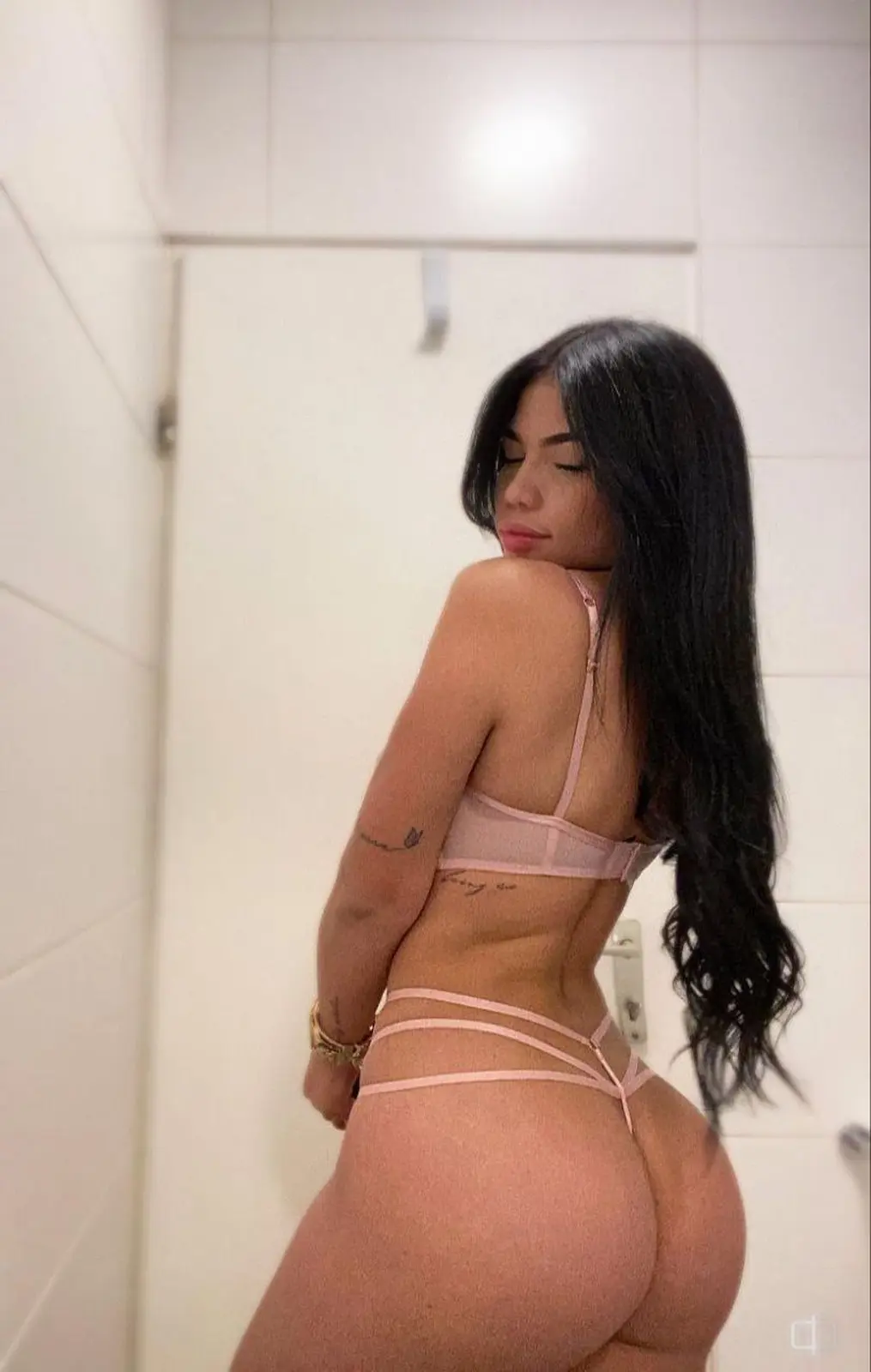 ISABELLE escort in Dubai