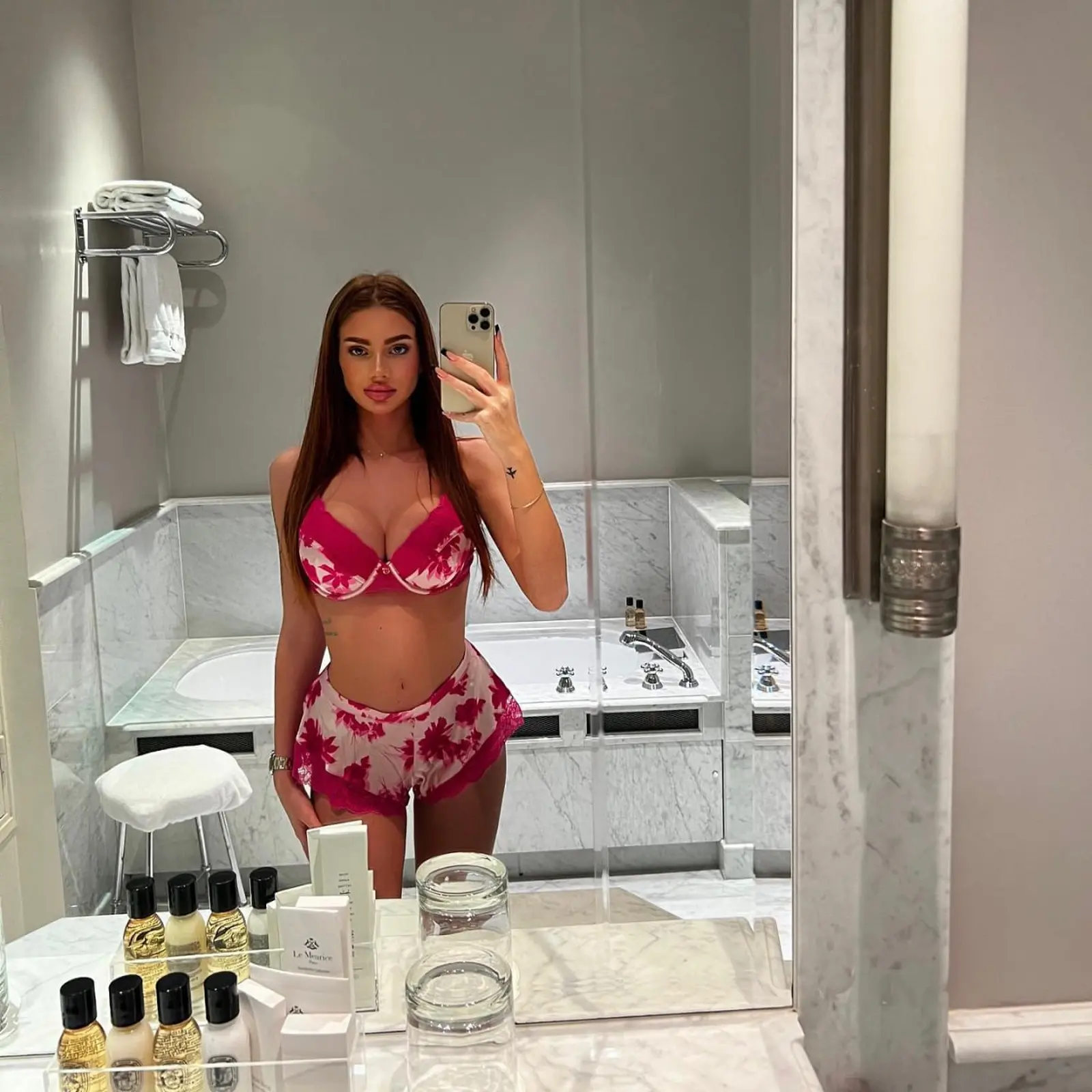 Isna escort in London