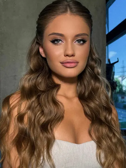 Jadora escort in Paris