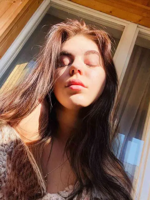 Kira escort in Paris