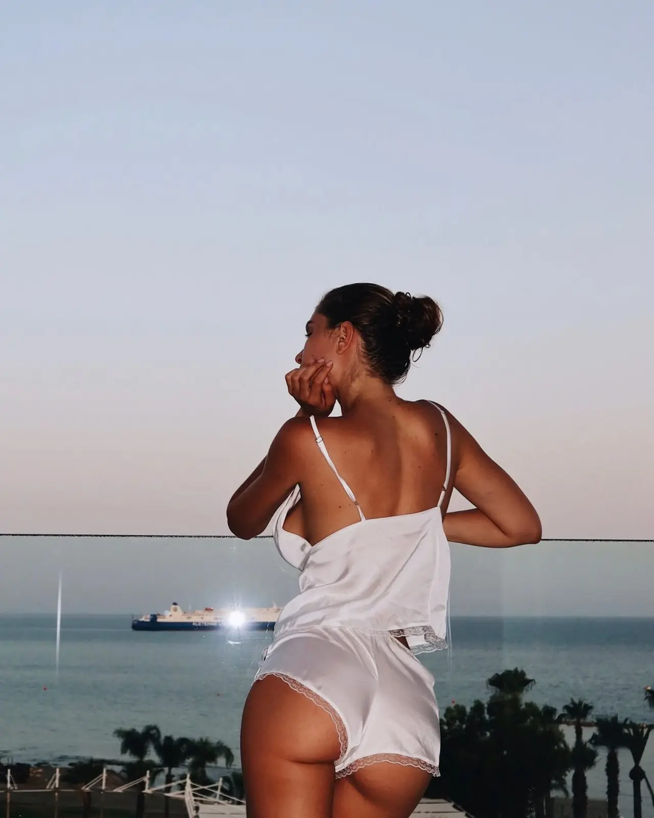 Lara escort in Paris