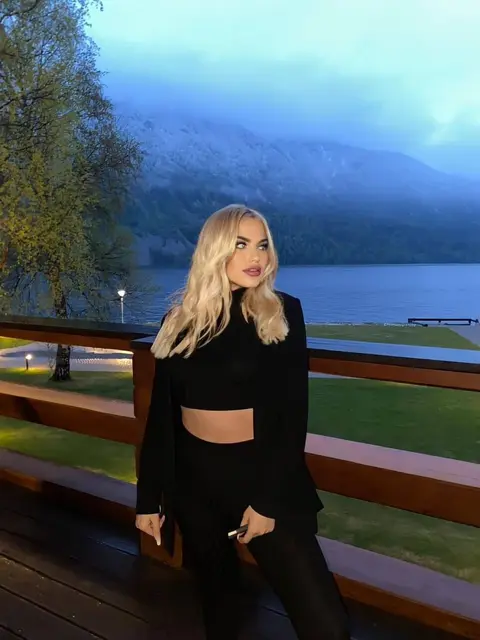 Lela escort in Paris