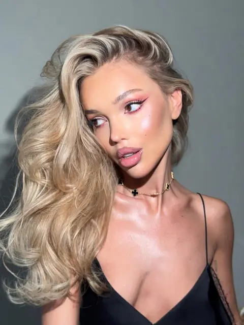 Leya escort in Paris