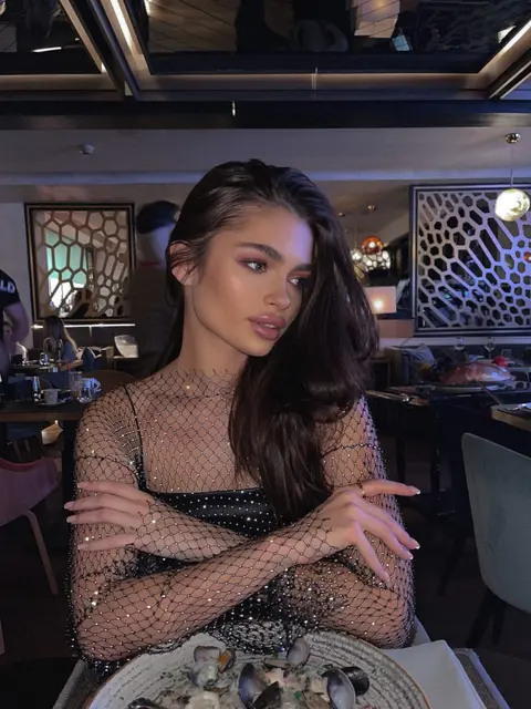 Liza escort in Paris
