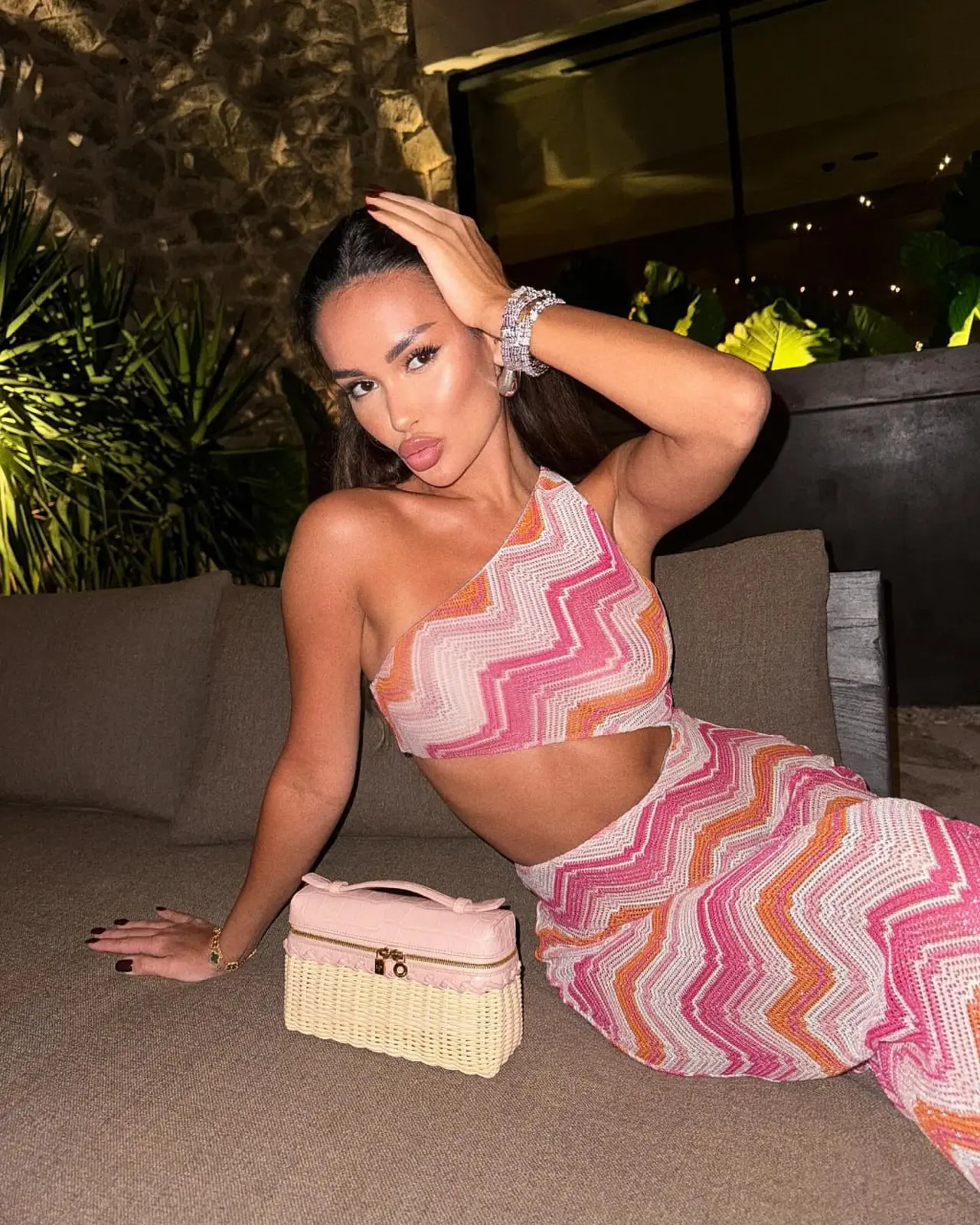 Lora escort in Paris