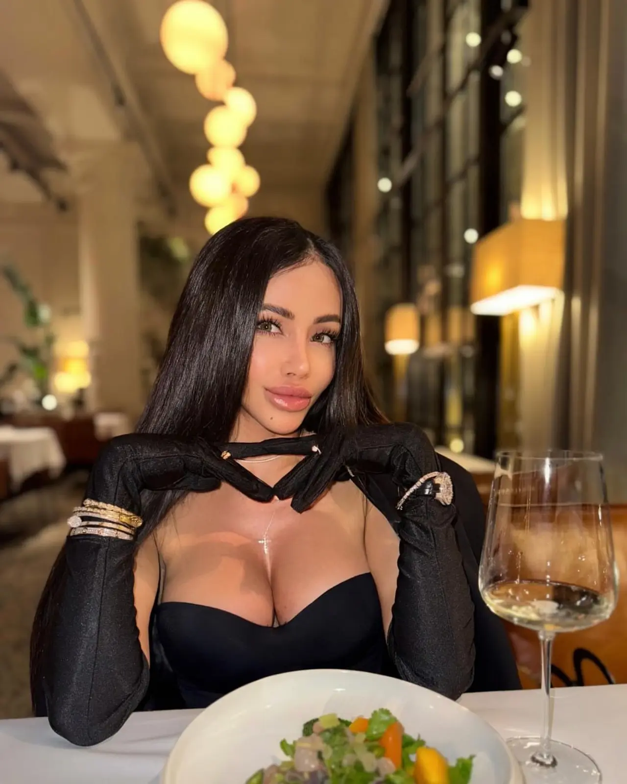 Marisabella escort in Paris