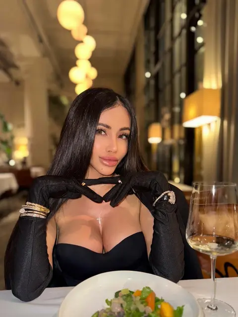 Marisabella escort in Paris
