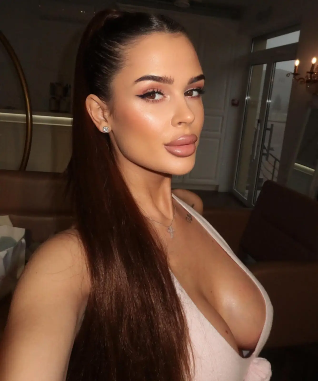 Niris escort in Paris