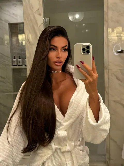 Nona escort in Paris