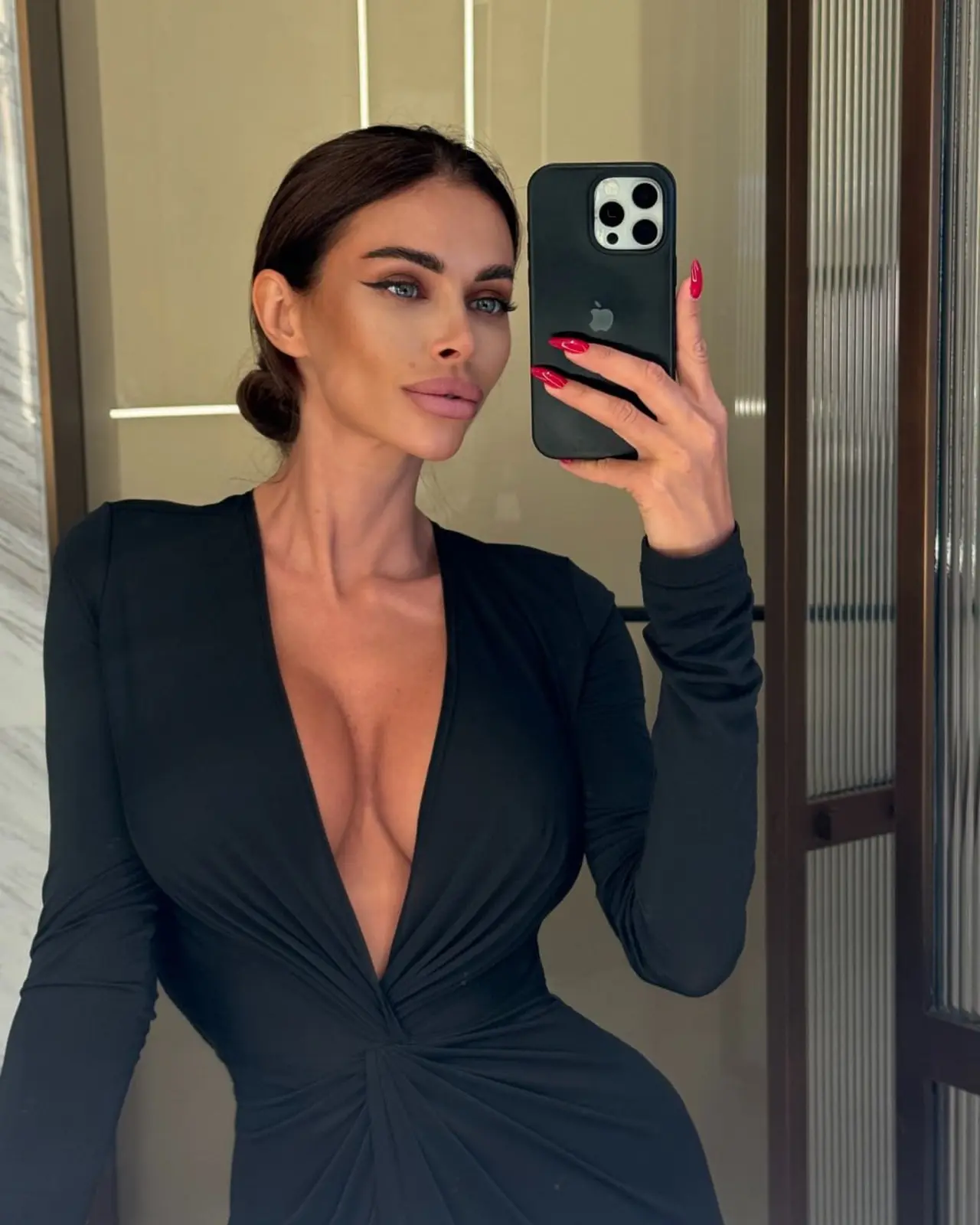 Nona escort in Paris