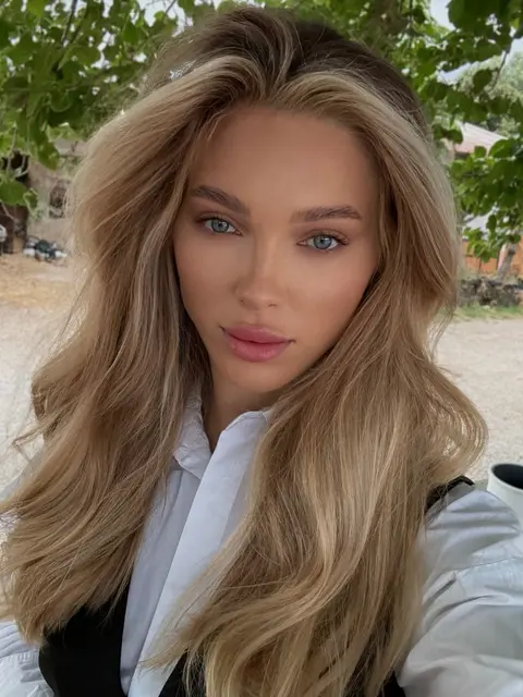 Olivka escort in Paris