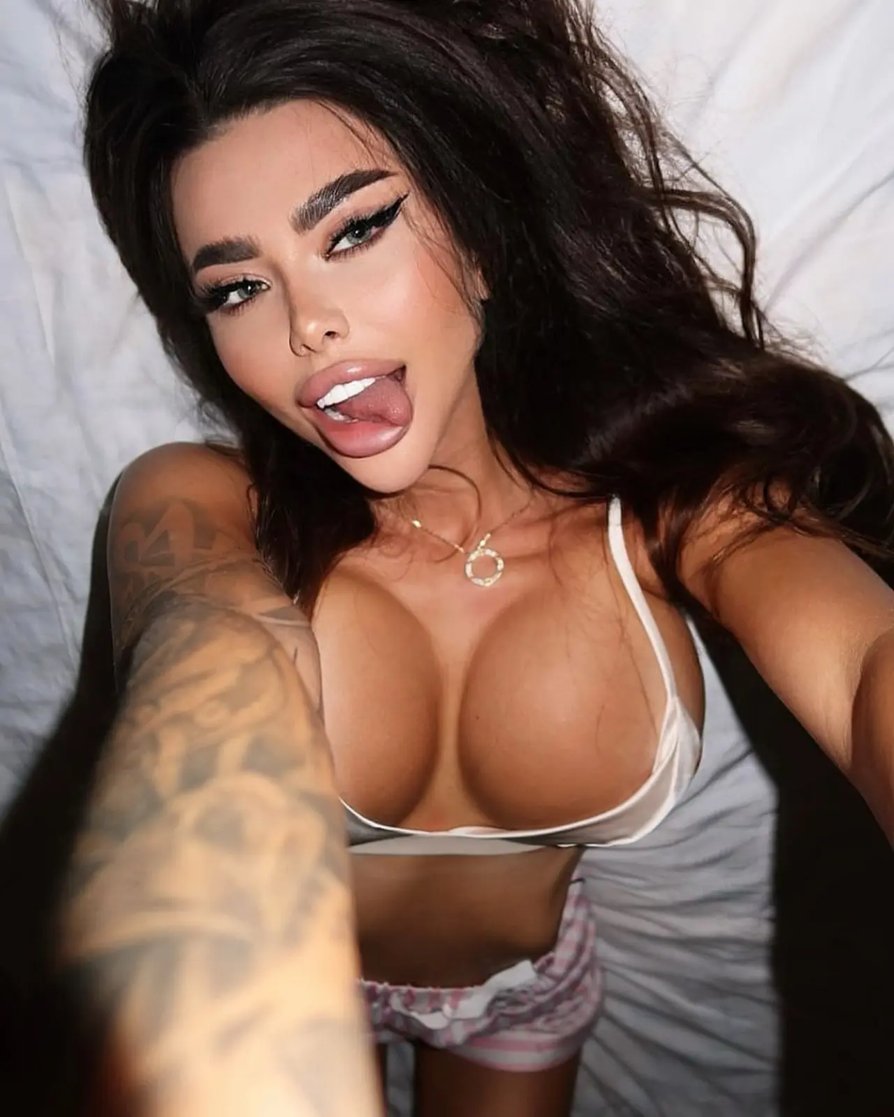 Selena escort in Paris
