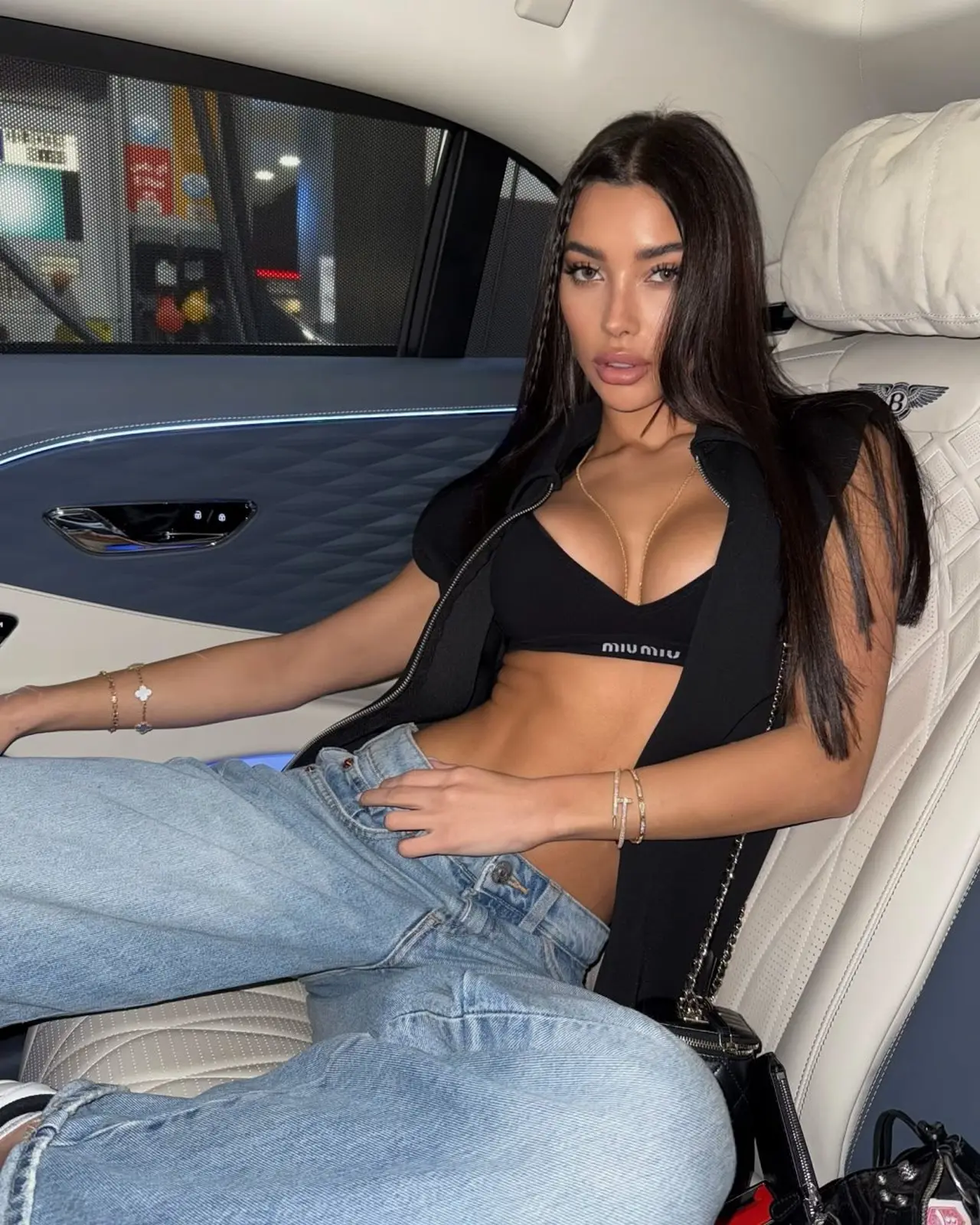Sophia escort in Paris