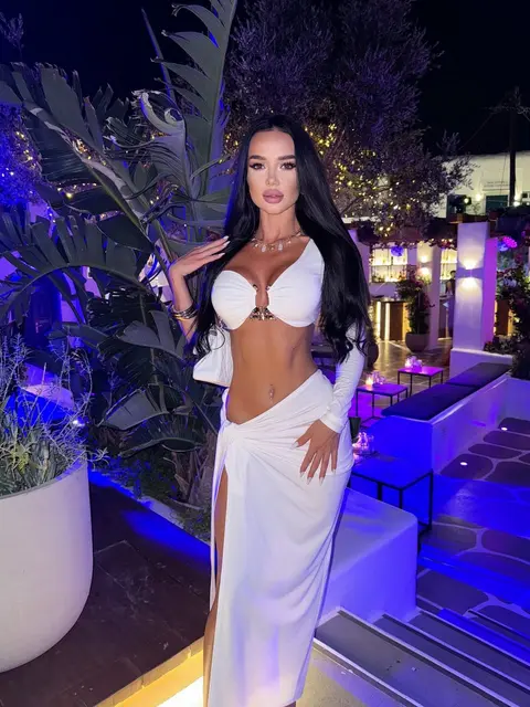Tisha escort in Paris