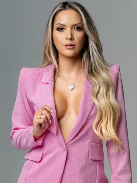 VICTORIA  escort in London