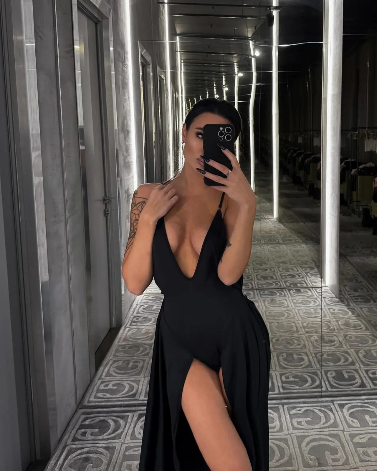 Viola escort in Paris