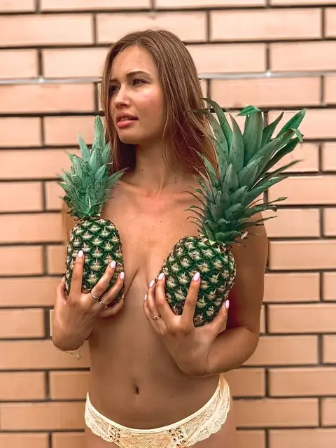 Violett Escort in Dubai