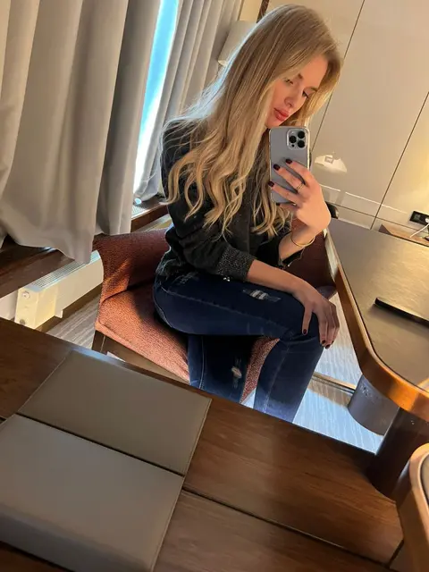 Zhenya escort in Paris