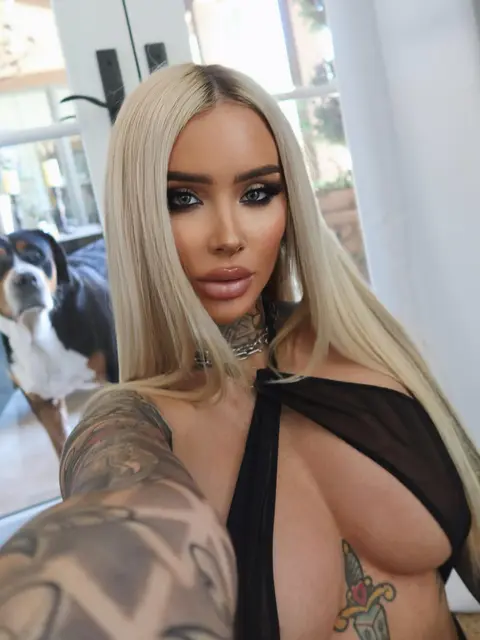 Zora escort in Dubai