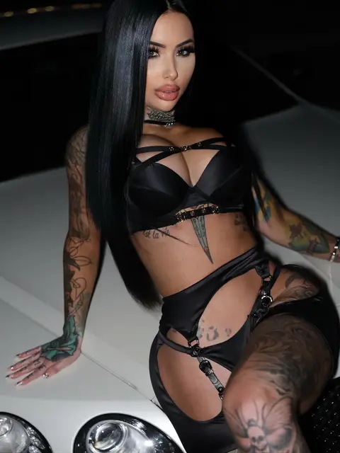 Zora escort in Dubai